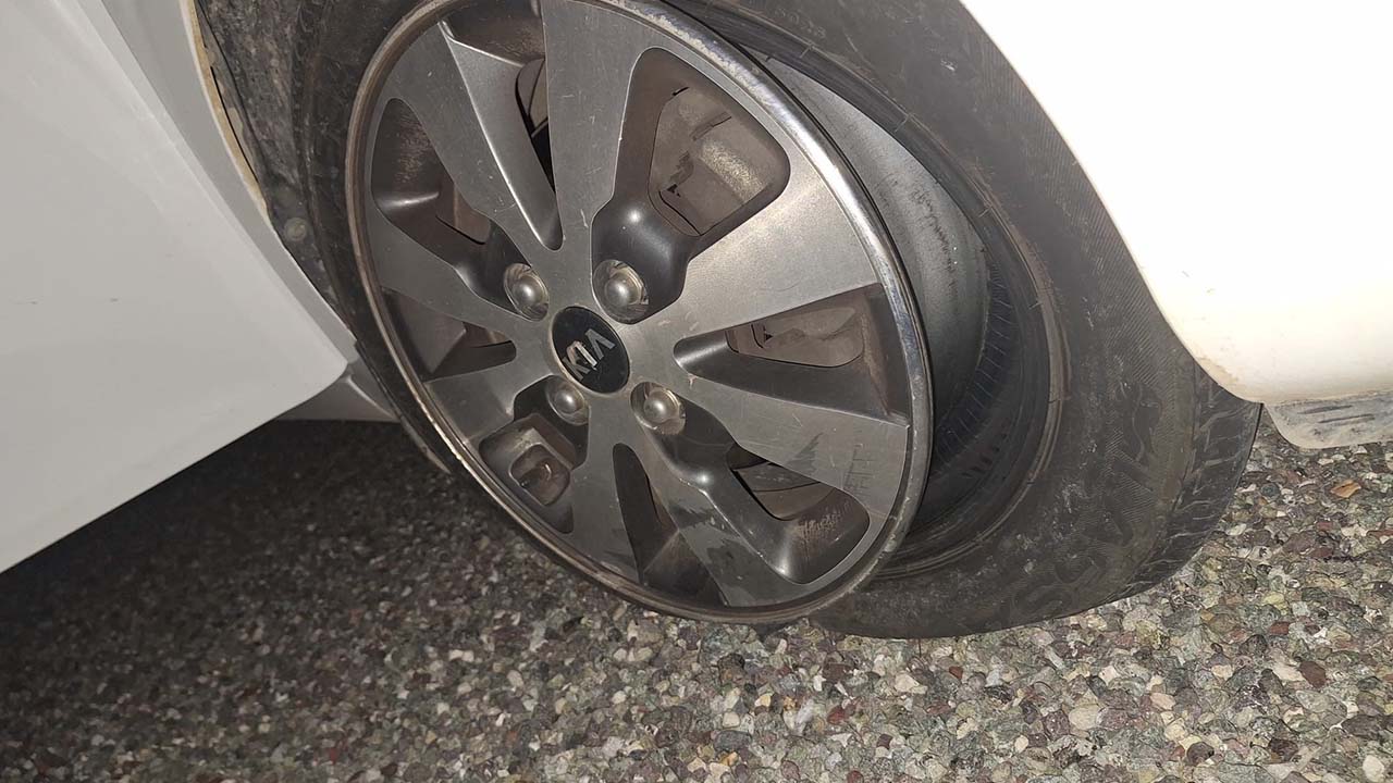 Diyarbakır’da lastik patlatan çukurlar tehlike saçıyor