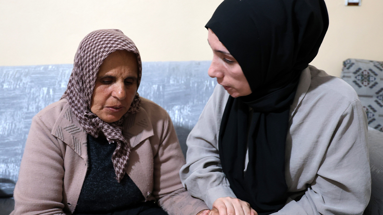 Gülistan Doku ve Mekiye Akyel’in ailesi Diyarbakır'da bir araya geldi