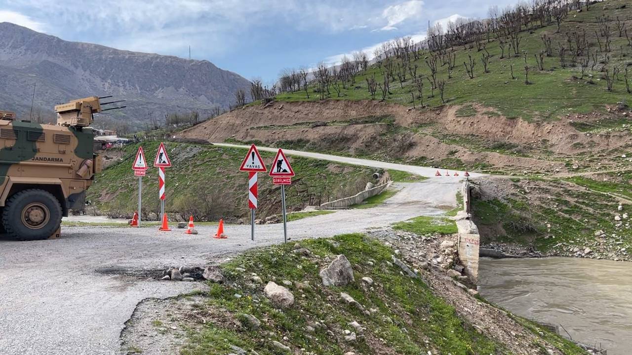 40 hanelik mahallenin köprüsü çöktü: 15 gündür ulaşım yok