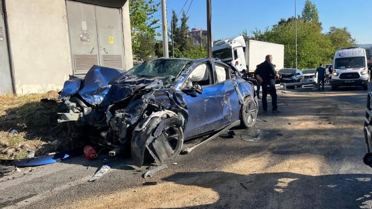 Freni patlayan tır karşı şeride geçti: Ölü ve yaralılar var