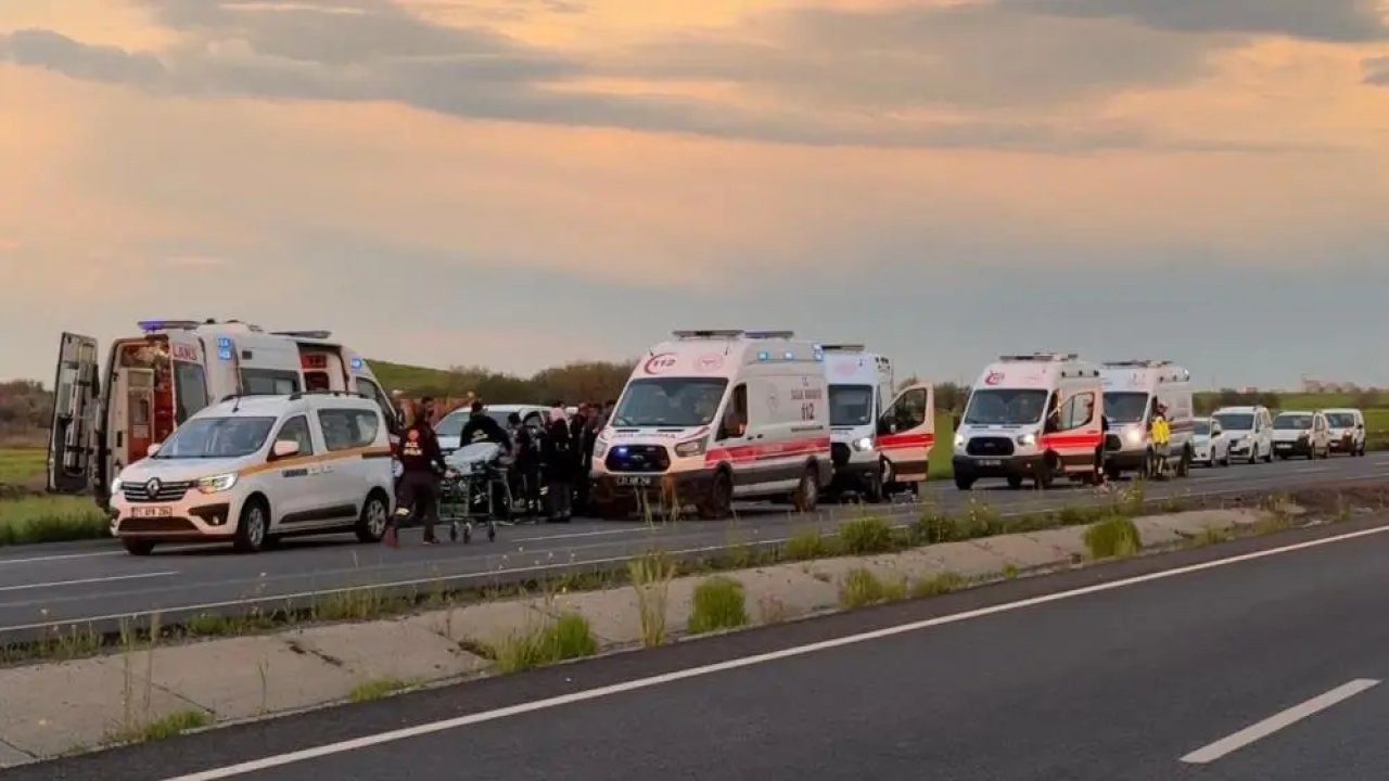 Diyarbakır'da otomobil tarlaya uçtu: Ağır yarılar var