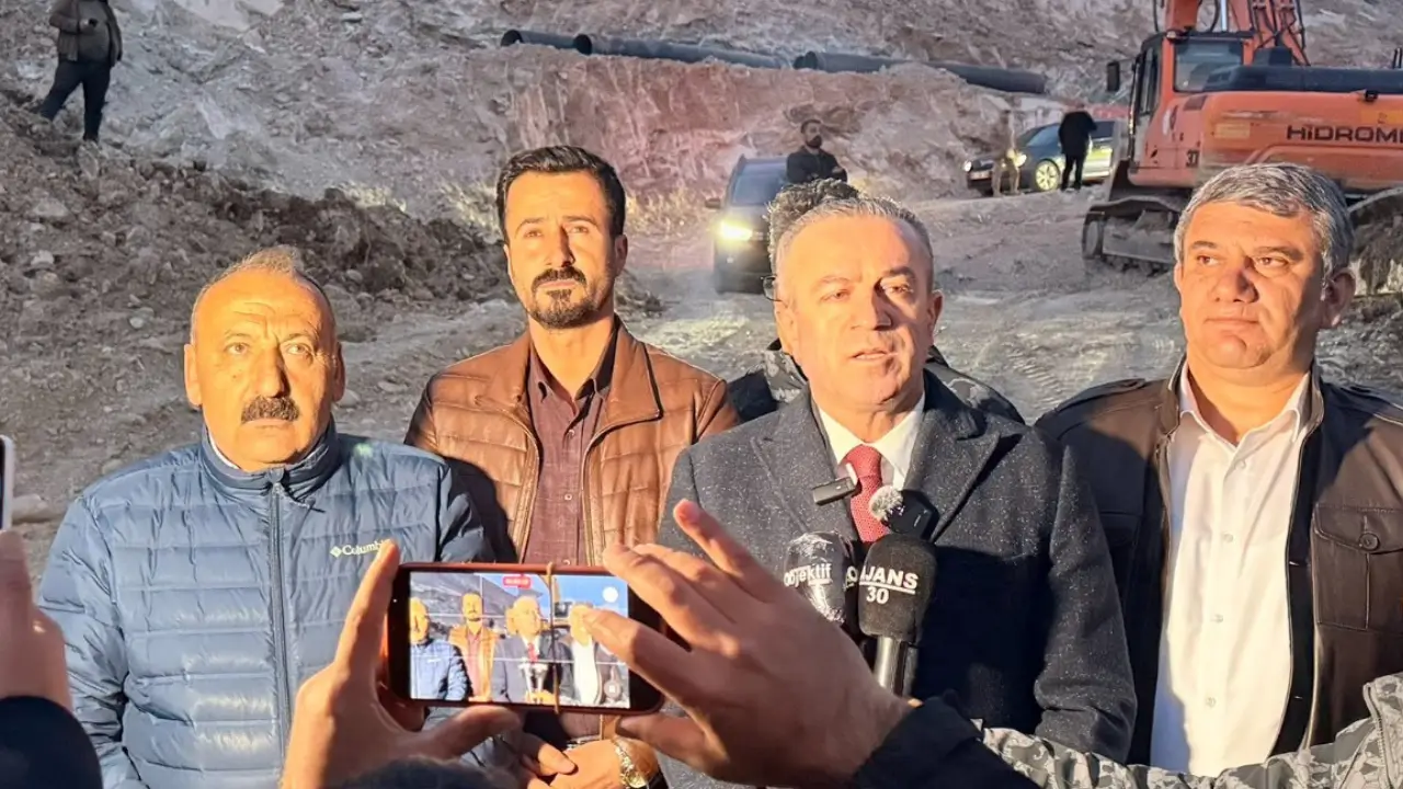 AK Partili başkan: Van-Hakkari yolu kışa hazır olacak
