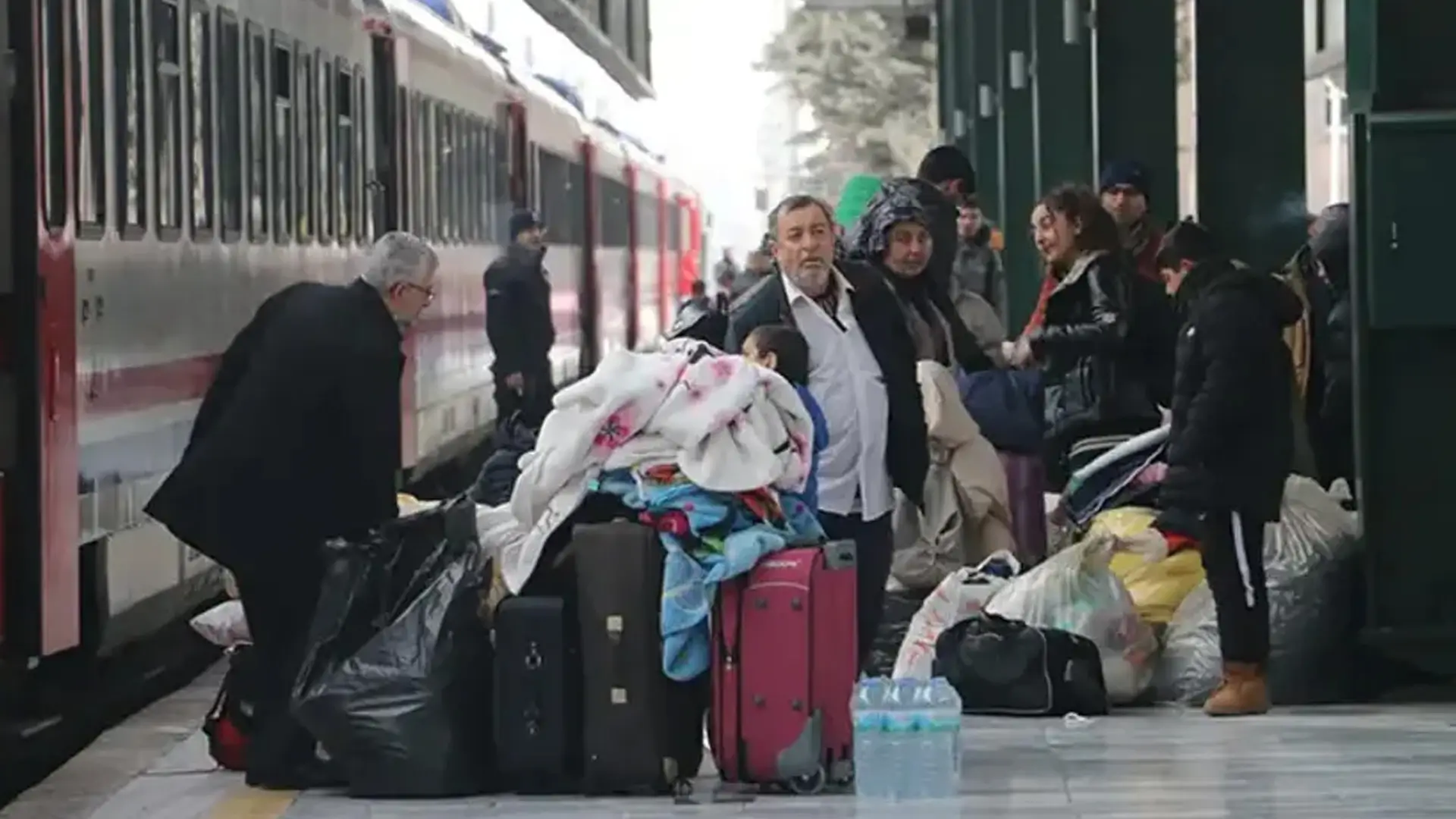 Göçte tren yolculuğu bitti: Diyarbakır Garı sessiz