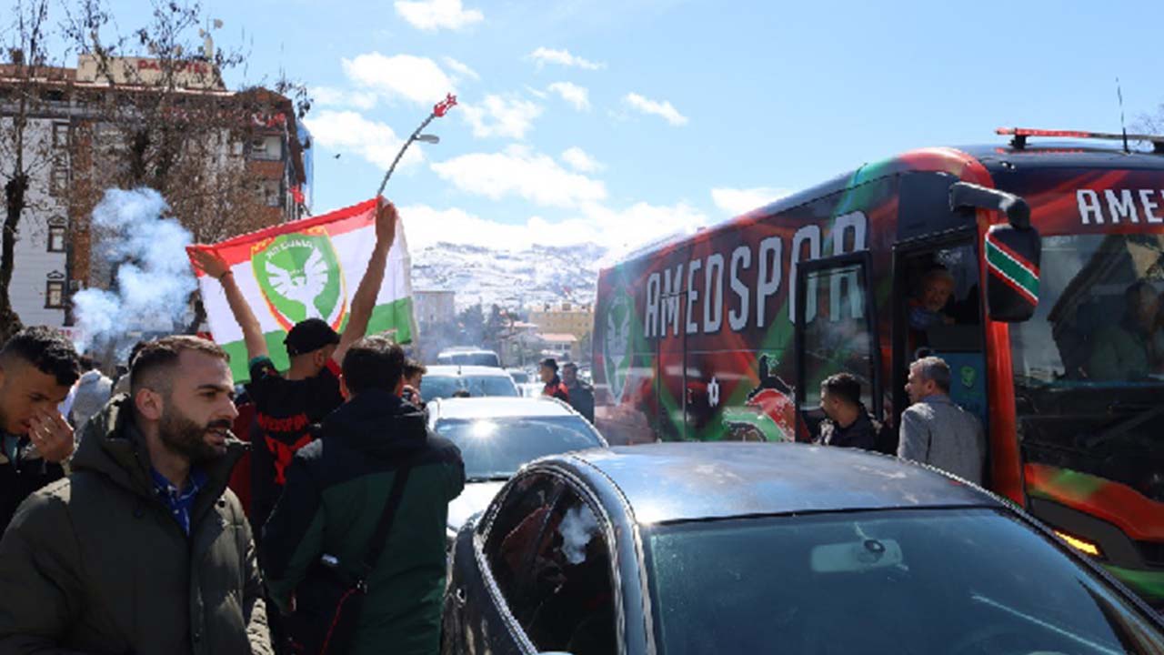 Amedspor coşkusu her yerde: Bingöl’de sessizlik