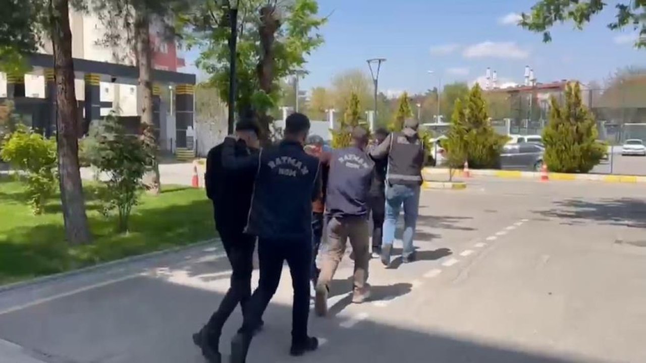 Batman’da durdurulan 2 araçta 13 tabanca ele geçirildi
