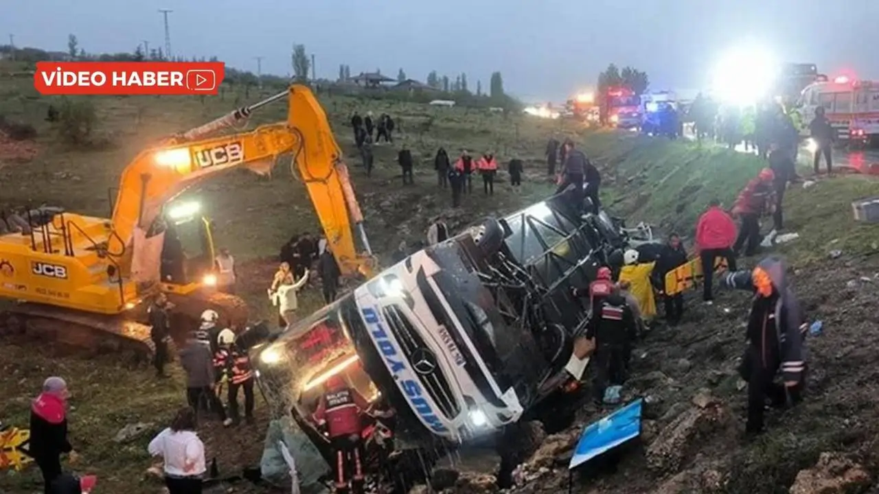 Malatya’da yolcu otobüsü devrildi: Çok sayıda ölü ve yaralı var
