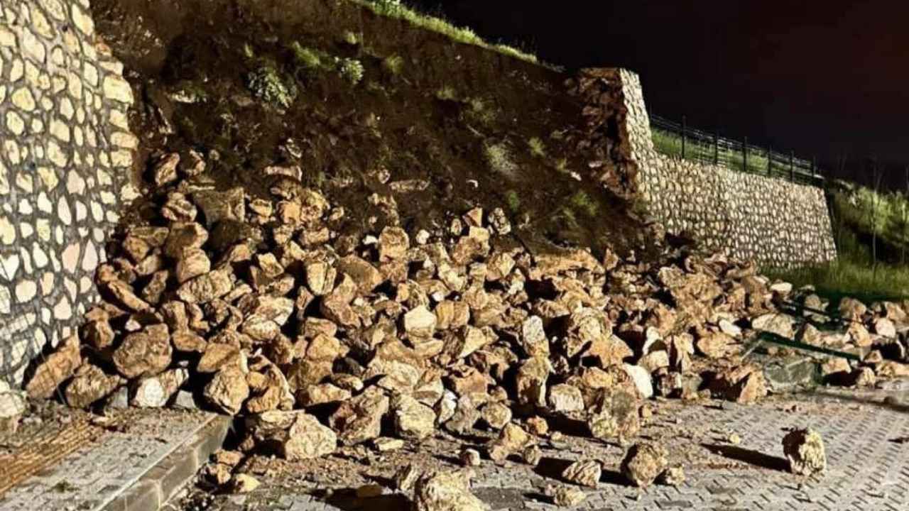 Diyarbakır’da afet konutlarının duvarı çöktü