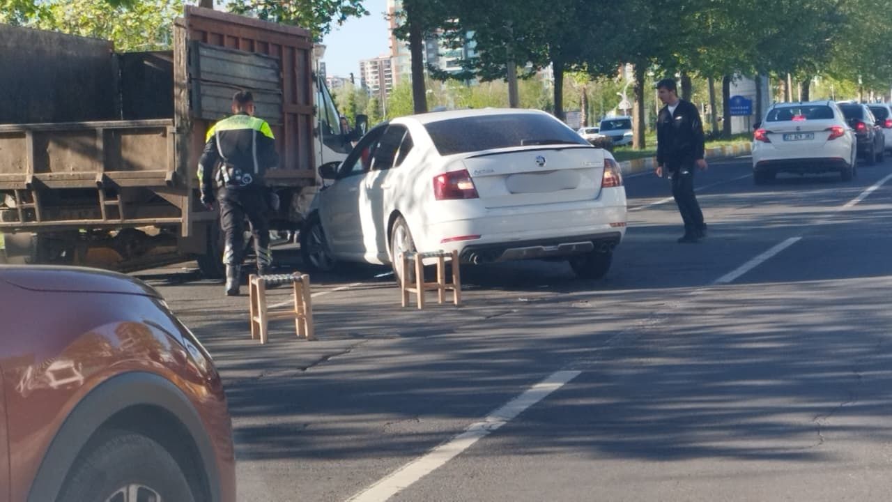 Diyarbakır’da araçlar çarpıştı