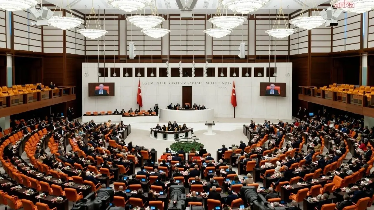 Diyarbakır vekili Meclis’te ayet okuyarak vaaz verdi