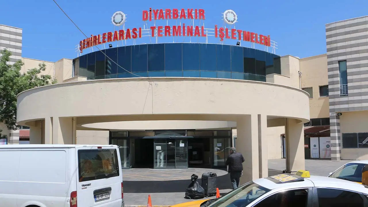 Diyarbakır otogarında sessiz bayram bekleyişi: Umutlar son günlerde