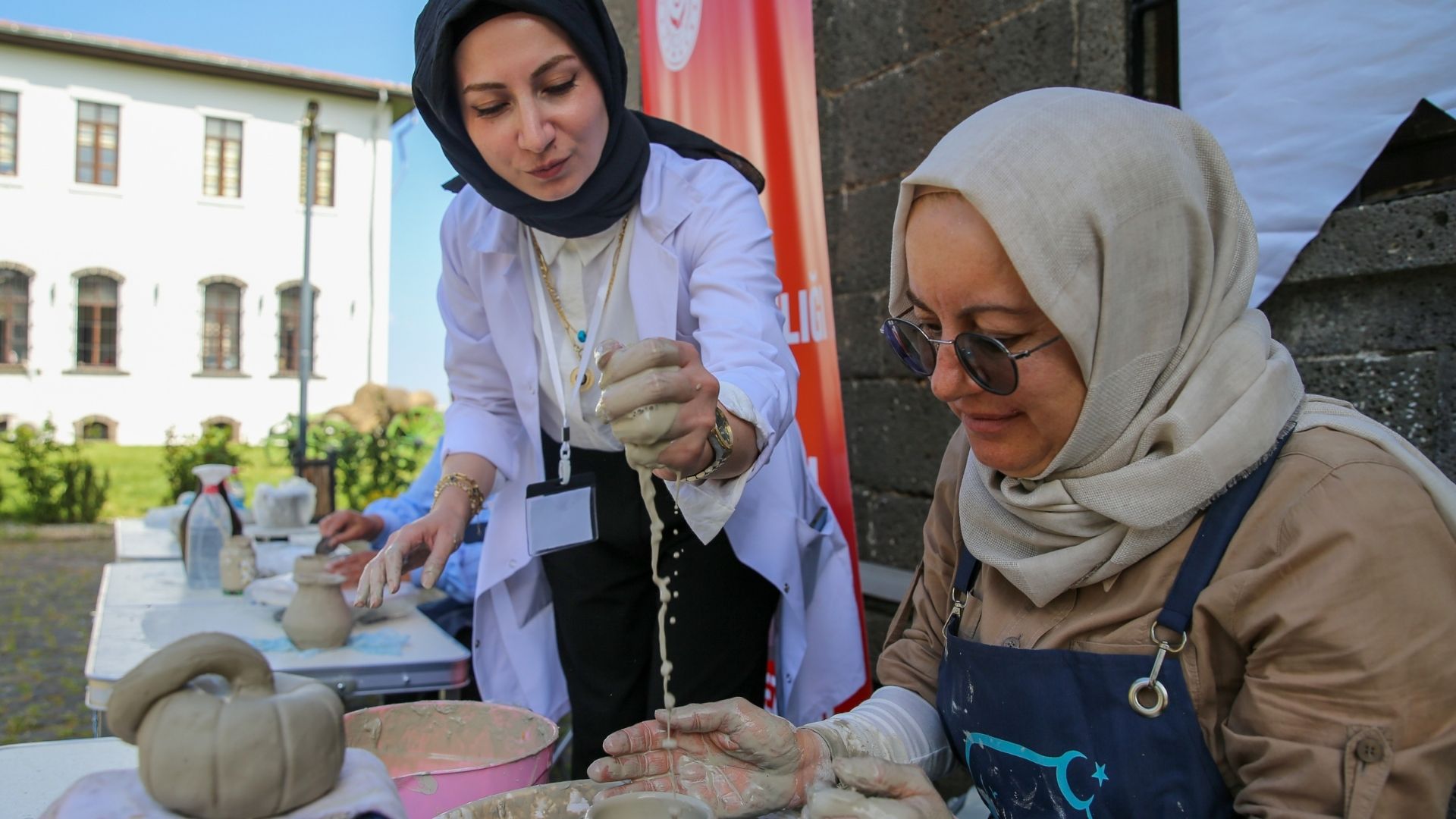 Diyarbakır'da usta ellerin aylar süren emeği sergileniyor