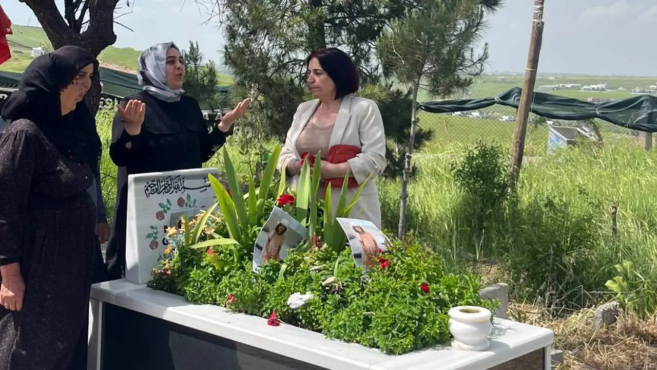 DEM’li vekiller Narin’in mezarında: Kıyamet son bulsun