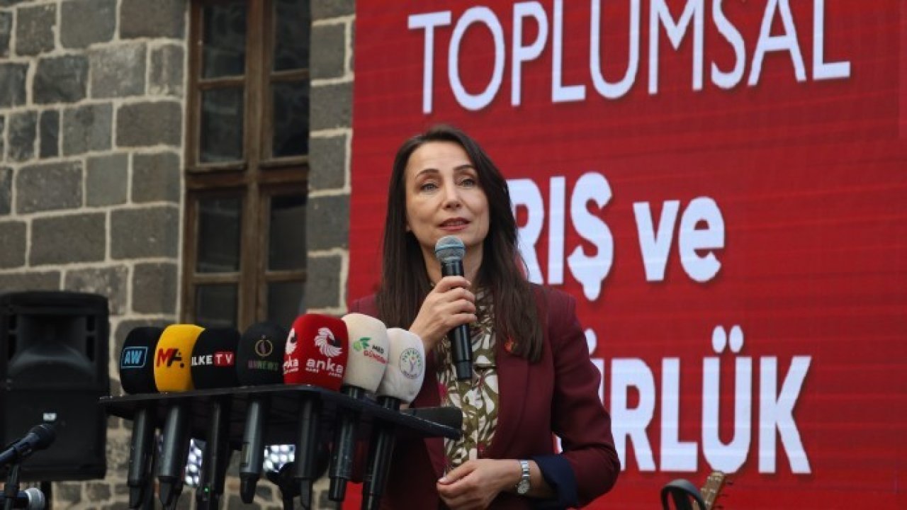 Hatimoğulları Diyarbakır'dan seslendi: Öcalan için adım atılmalı