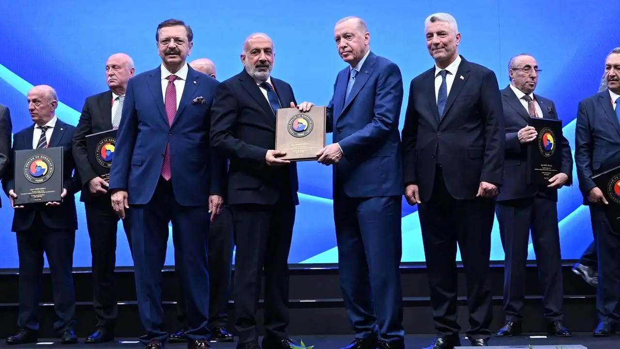 Cumhurbaşkanı Erdoğan’dan Mehmet Kaya’ya ödül