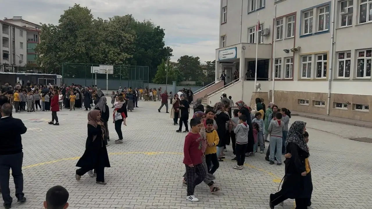 Malatya depremi: Eğitime 1 gün ara verildi