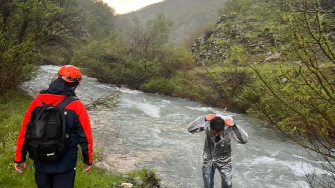 Muş'ta köprüden geçen kadın suya düşerek gözden kayboldu