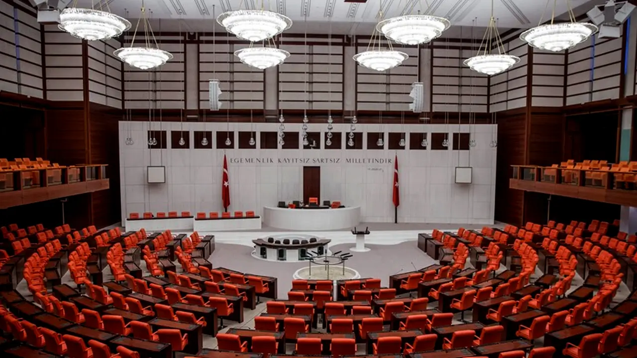 AK Parti’den teklif: Akaryakıttaki vergi kaybı Meclis yolunda