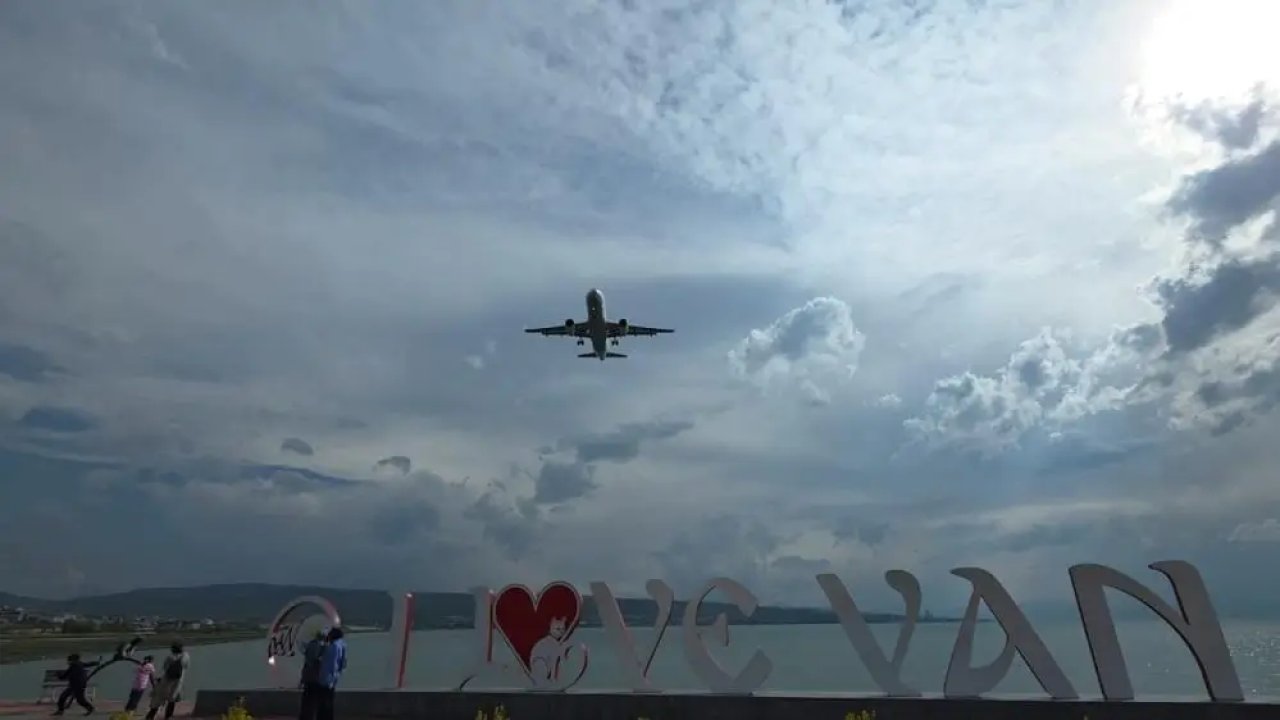 Havada panik: Pisti pas geçti rötarlı Van’a indi