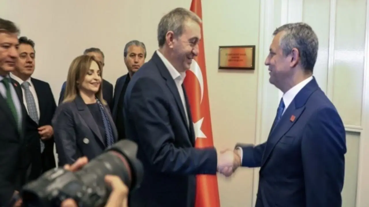 Tuncer Bakırhan ile Özgür Özel Meclis’te bir araya geldi