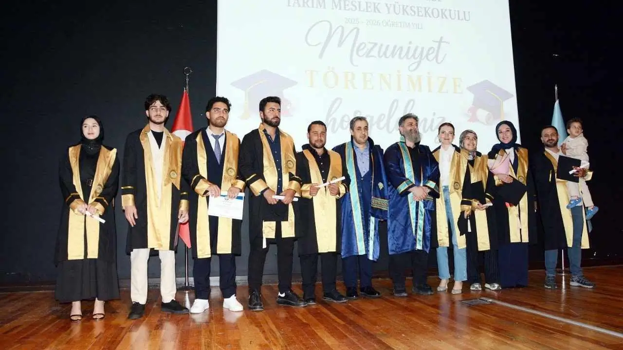 Dicle Üniversitesi’nde tarımcılar kep attı