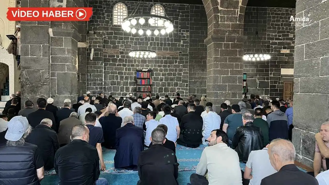Diyarbakır Ulucami’de bayram namazı kılındı