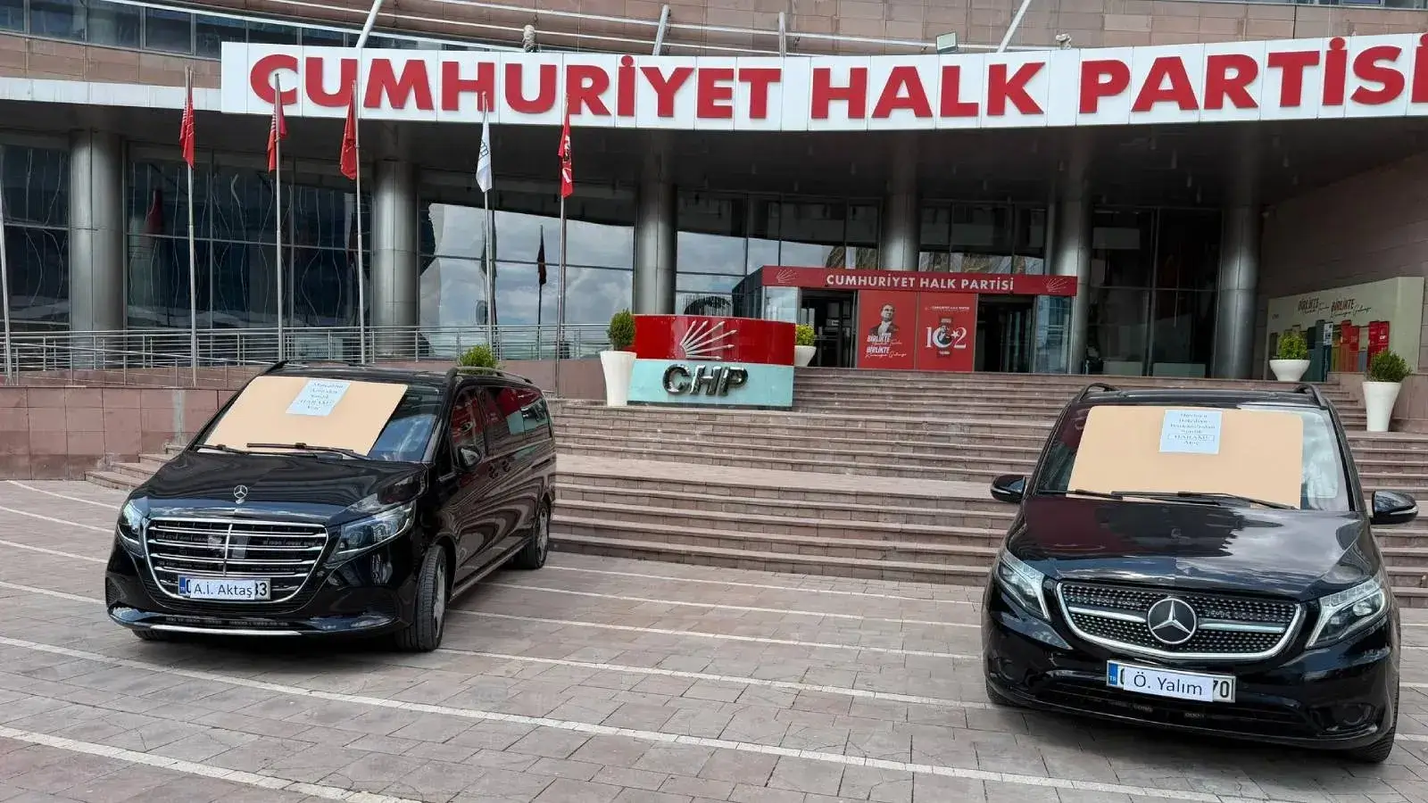 CHP’de lüks araçlar ‘haram’ notuyla satışa çıkarıldı