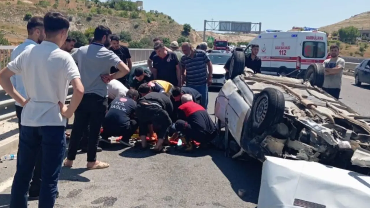 Şanlıurfa'da kurban dönüşü otomobil takla attı: 5 yaralı