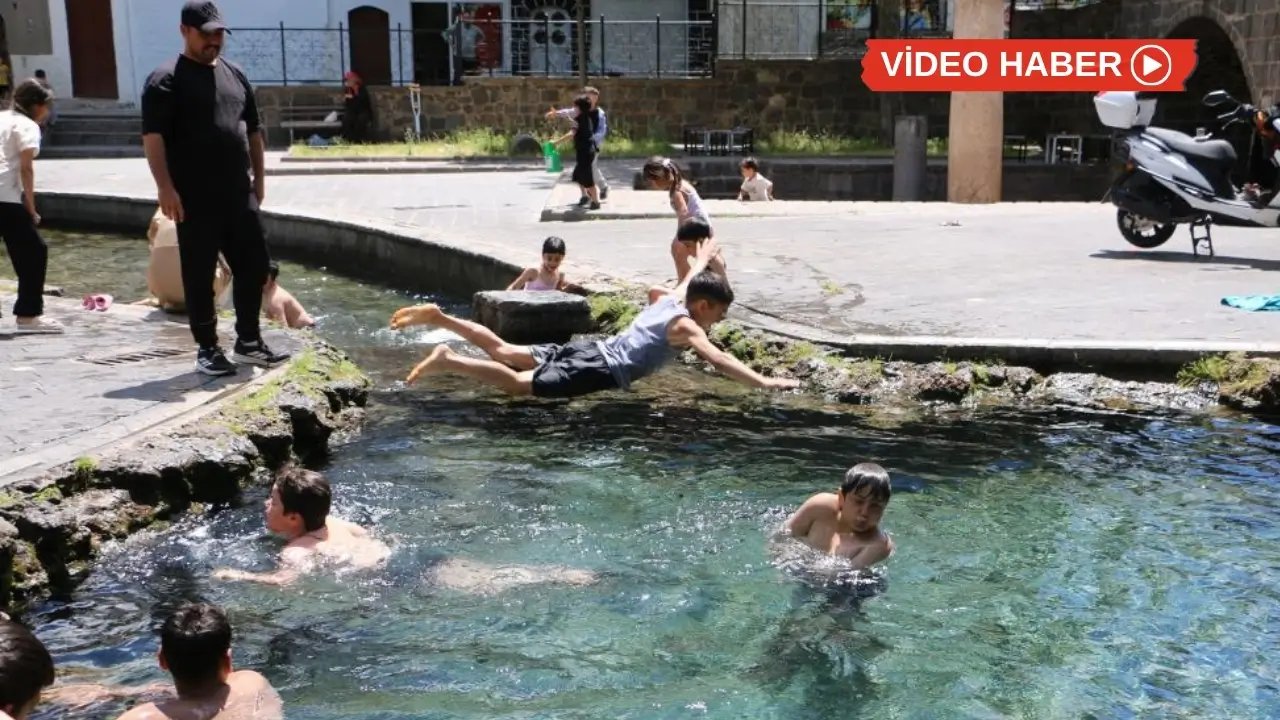 Diyarbakır’da sıcaklar bastırdı, çocuklar Anzele’ye koştu