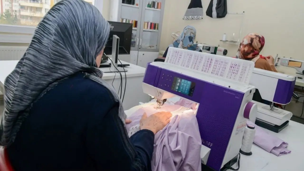 Diyarbakır’da kadınlar tasarımlarını hayata geçiriyor