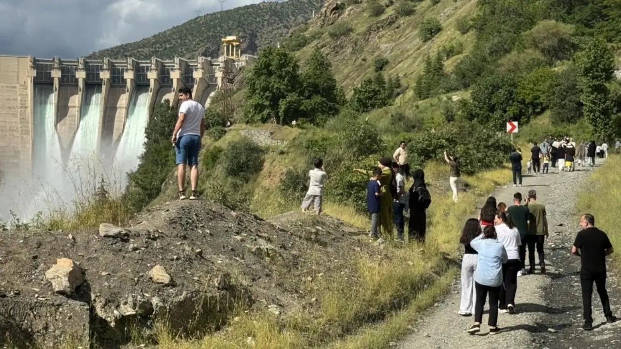 Diyarbakır’da 7 yıl sonra kapaklar açıldı: Vatandaşlar izledi