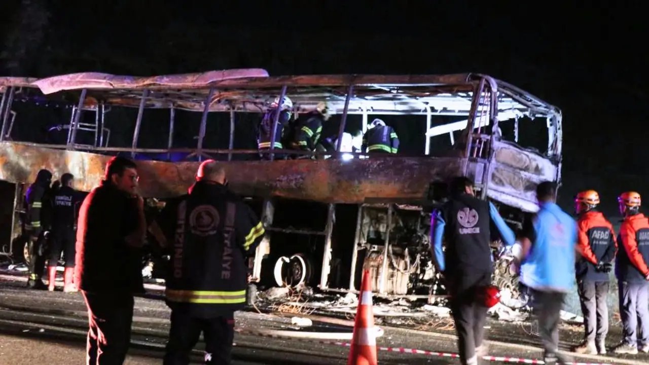 Yolcu otobüsü alev aldı: 7 ölü 34 yaralı