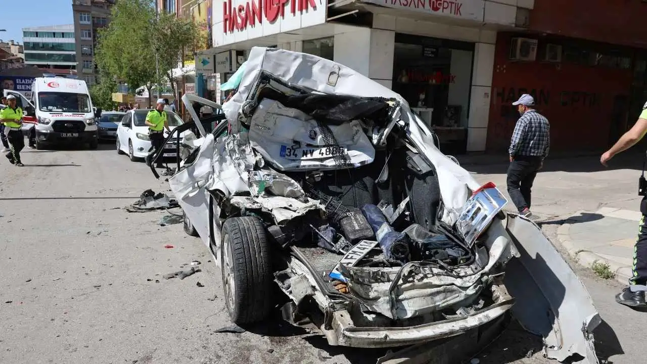 Elazığ’da kamyon dehşet saçtı: 10 araç zarar gördü, 5 yaralı