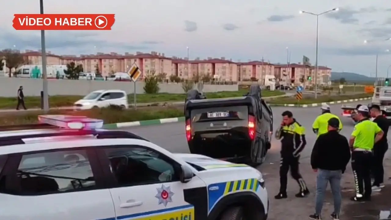 Kars'ta araçlar çarpıştı: 3'ü çocuk 9 yaralı