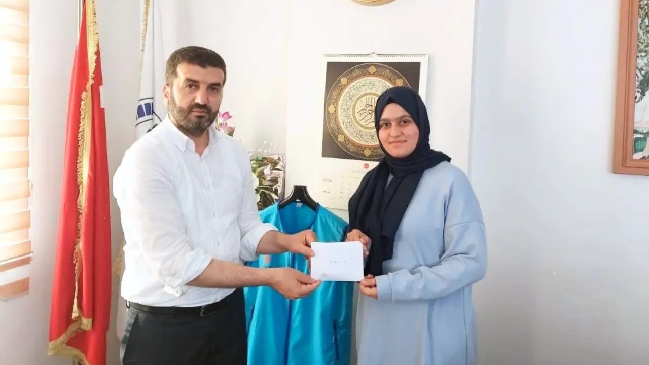 Diyarbakır’da umre ödüllü yarışma: Gençler ödül aldı
