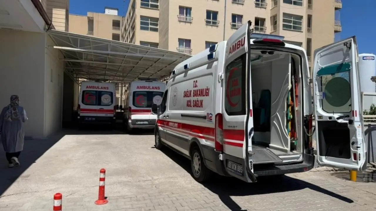 Şanlıurfa’da bir kişi eşi ve kızını silahla ağır yaraladı