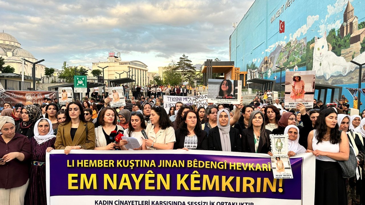Van'da kadın örgütleri adalet talebiyle Kent Meydanı'na yürüdü