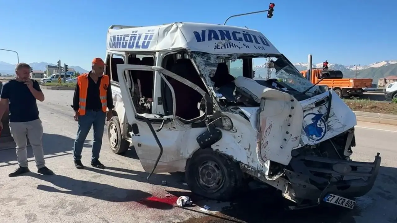 Hakkari’de kaza: 3 ölü, 2 yaralı