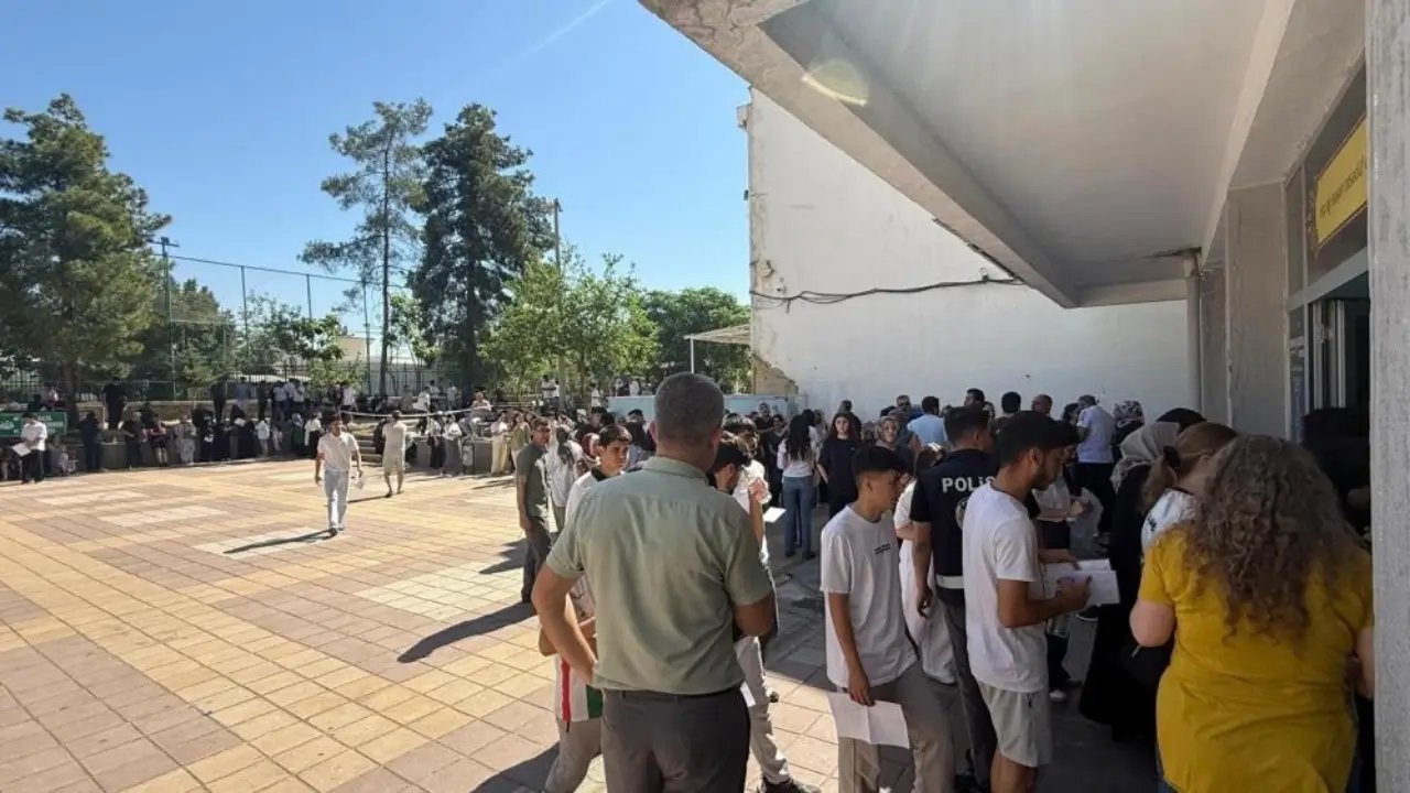 Diyarbakır ve Elazığ'da polisin YKS mesaisi