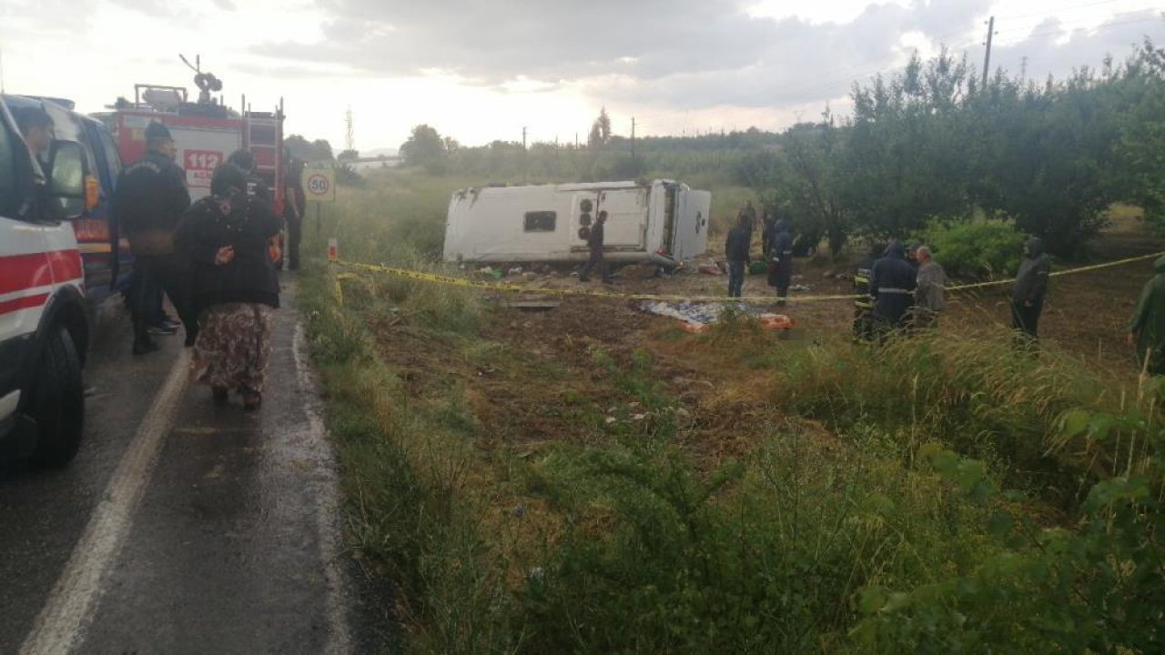 Tur minibüsü devrildi: 4 ölü, 16 yaralı