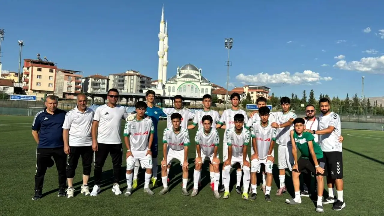 DSİ Spor U15 yarı final biletini kaptı