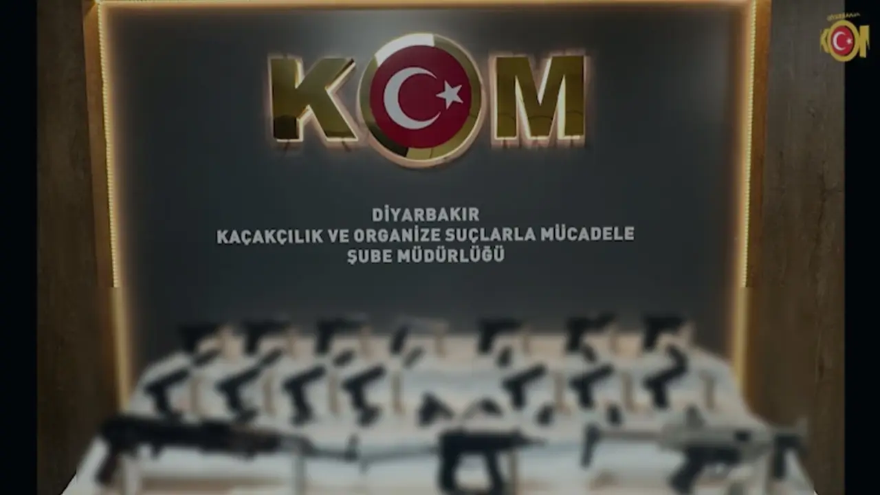 Diyarbakır’daki araçtan cephanelik çıktı