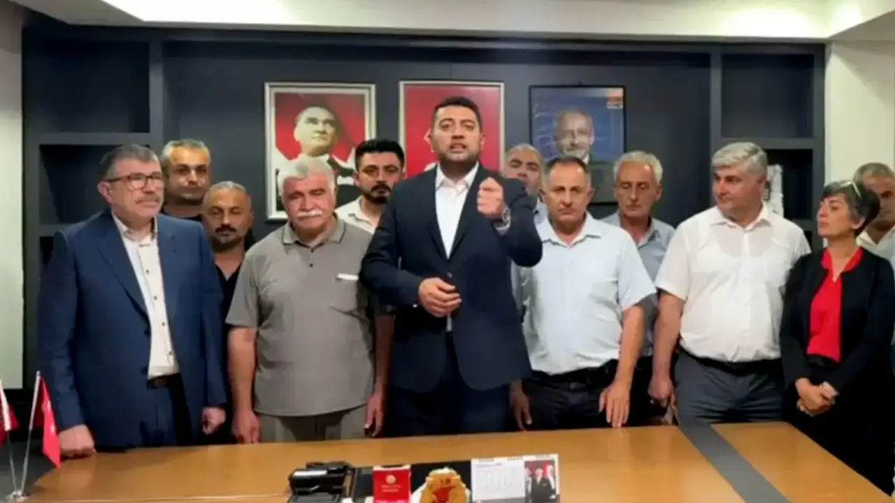 Kılıçdaroğlu’nun atadığı başkan çilingirle içeri girdi