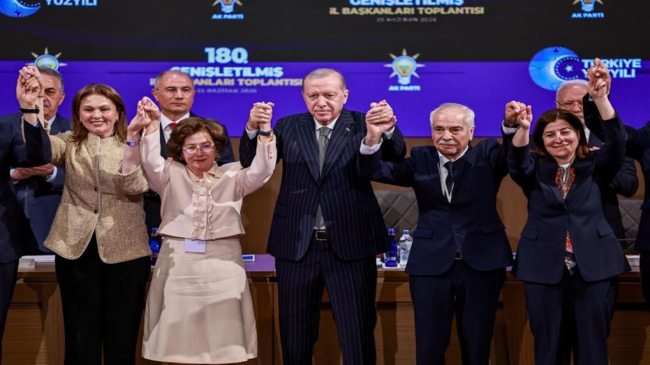 Üç belediye başkanı AK Parti’ye katıldı
