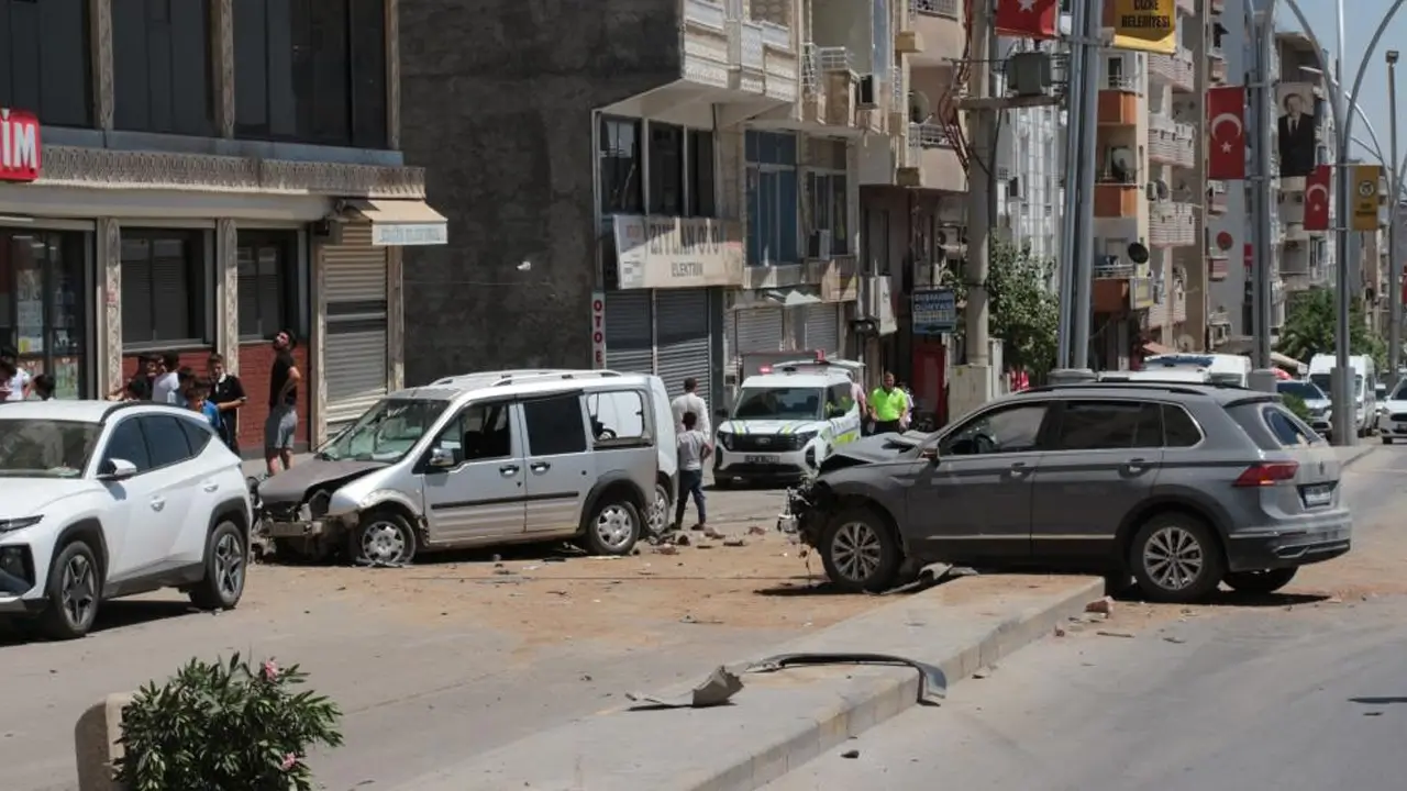Şırnak'ta zincirleme trafik kazasında 4 kişi yaralandı
