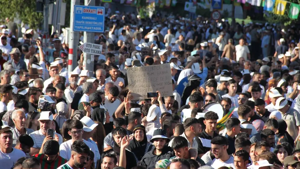 Diyarbakır’da Öcalan mitingi: Tecrit çözümü getirmez