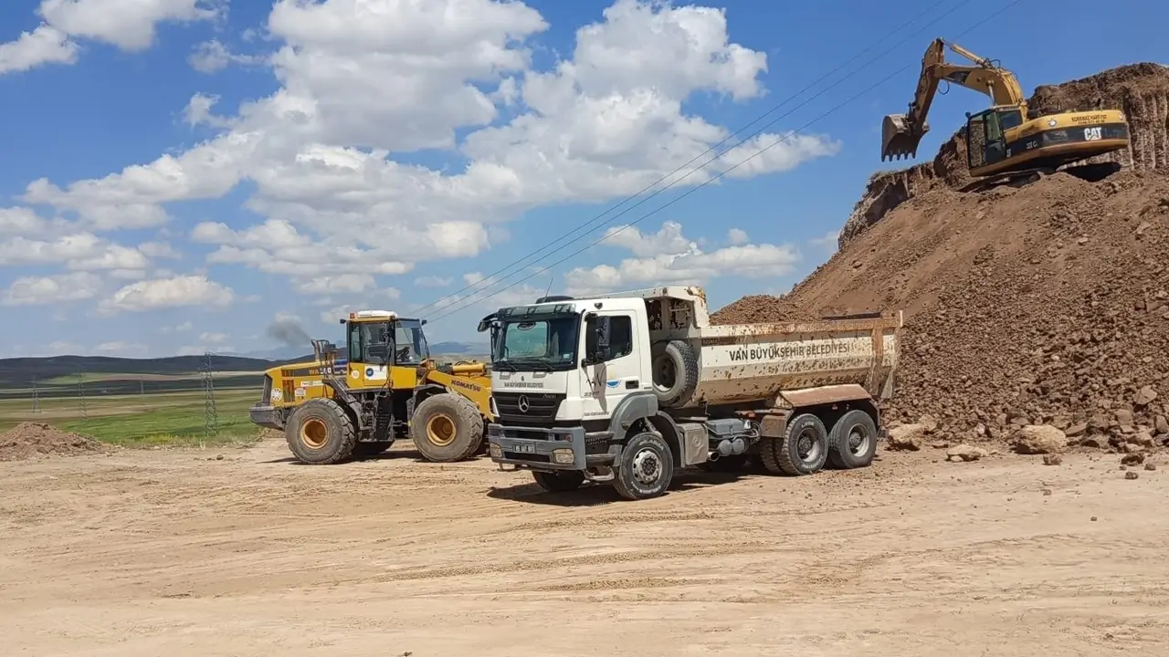 DEM Partili vekil: Kayyım İlçe başkanı için özel yol yapıyor