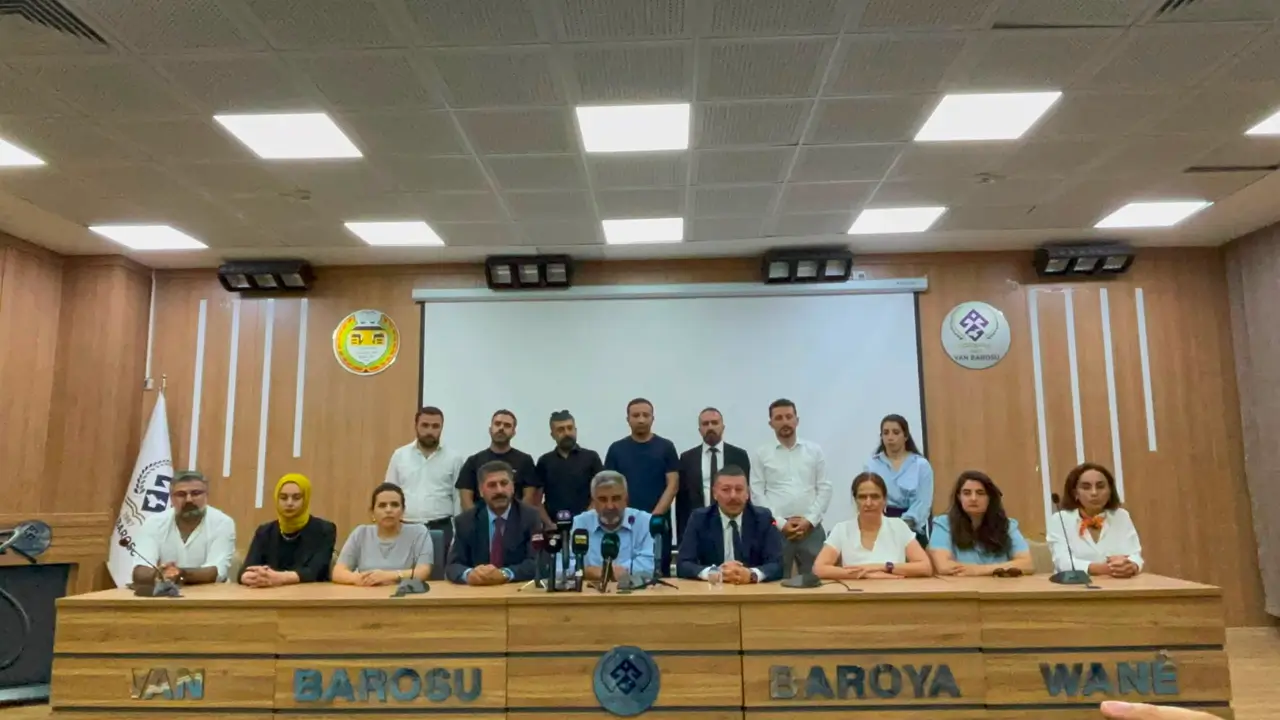 Baba Kabaiş ile Van Barosu arasındaki buzlar eridi