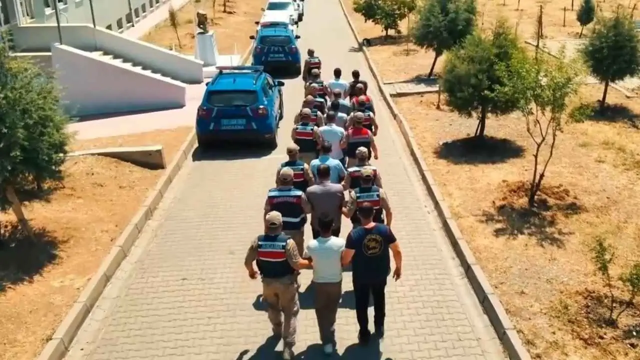Diyarbakır’da iş vaadiyle vurgun: Hesaplarından 1 milyar çıktı