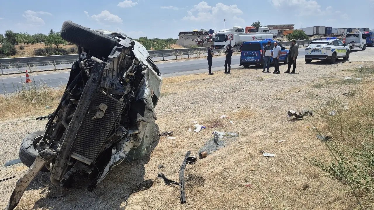 Otomobil şarampole devrildi: 1 çocuk öldü, 8 yaralı