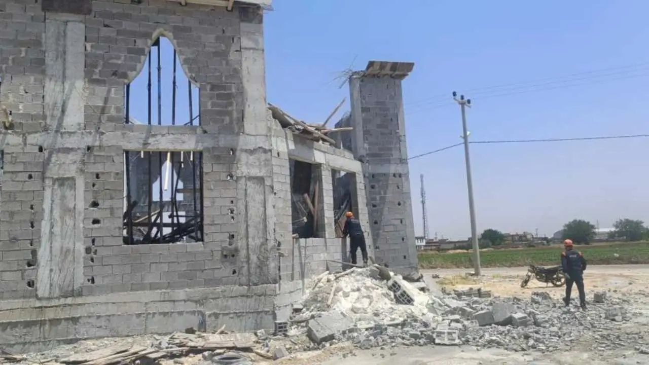 Cami inşaatı çöktü: 3 işçi yaralandı